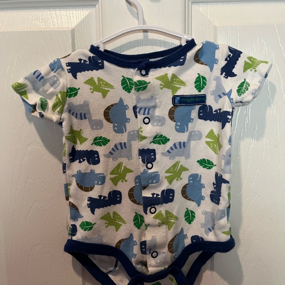 ❤️5 for $15: 🦖 Carter’s Dinosaur Romper – Snugglersaurus Print (6M)